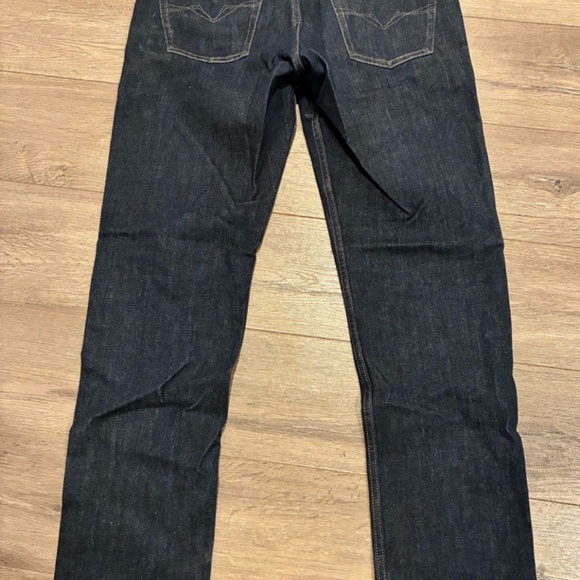 GUESS Denim Straight Jeans - 30" x 29" - Picture 2 of 3